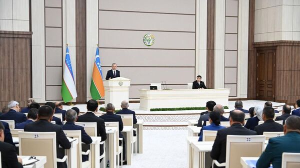 Шавкат Мирзиёев на внеочередном заседании Жакргы Кенеса в Каракалпакстане - Sputnik Узбекистан