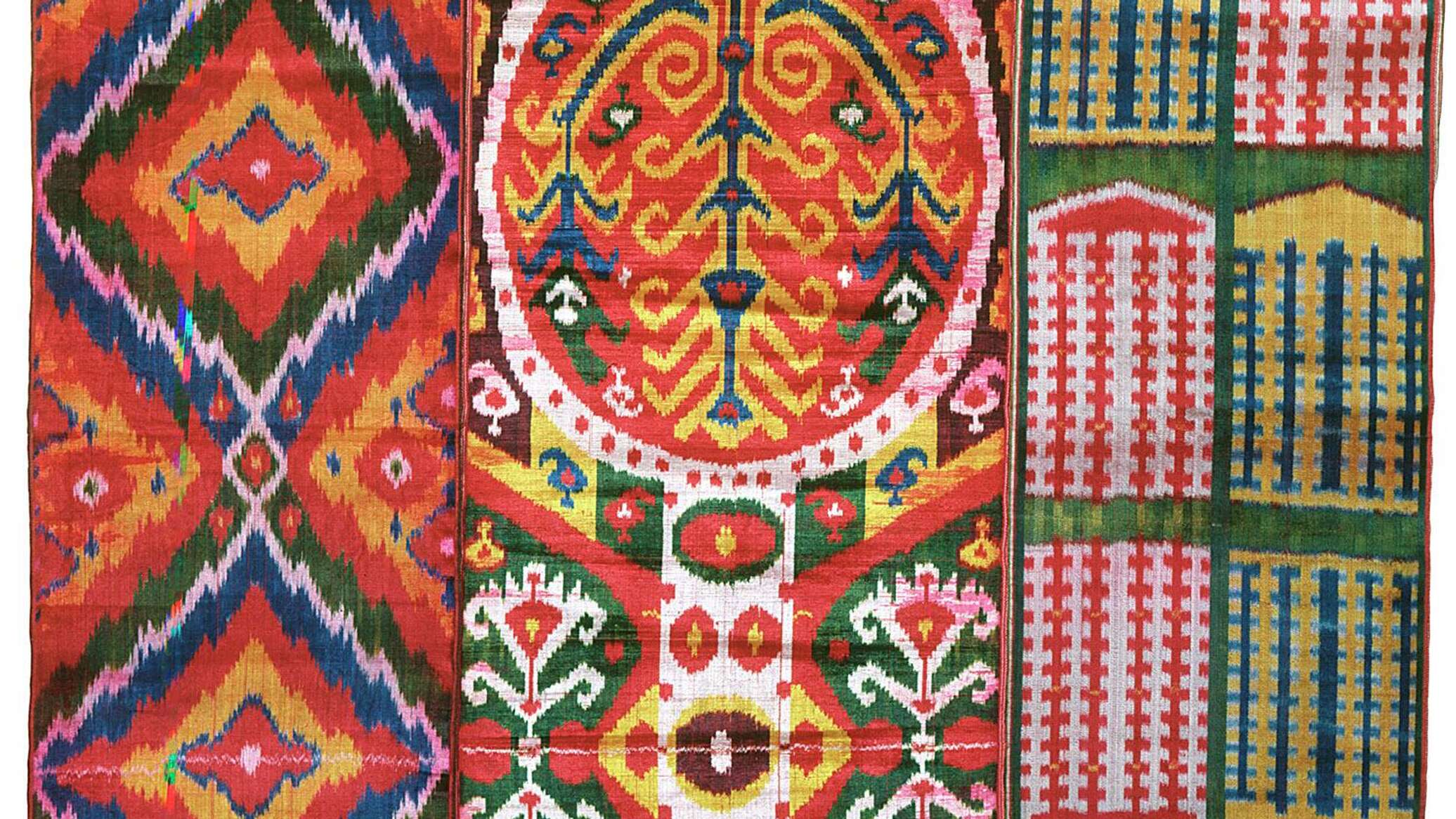 Rossiyada O‘zbekistonning an’anaviy matolari ko‘rgazmasi namoyish etilmoqda