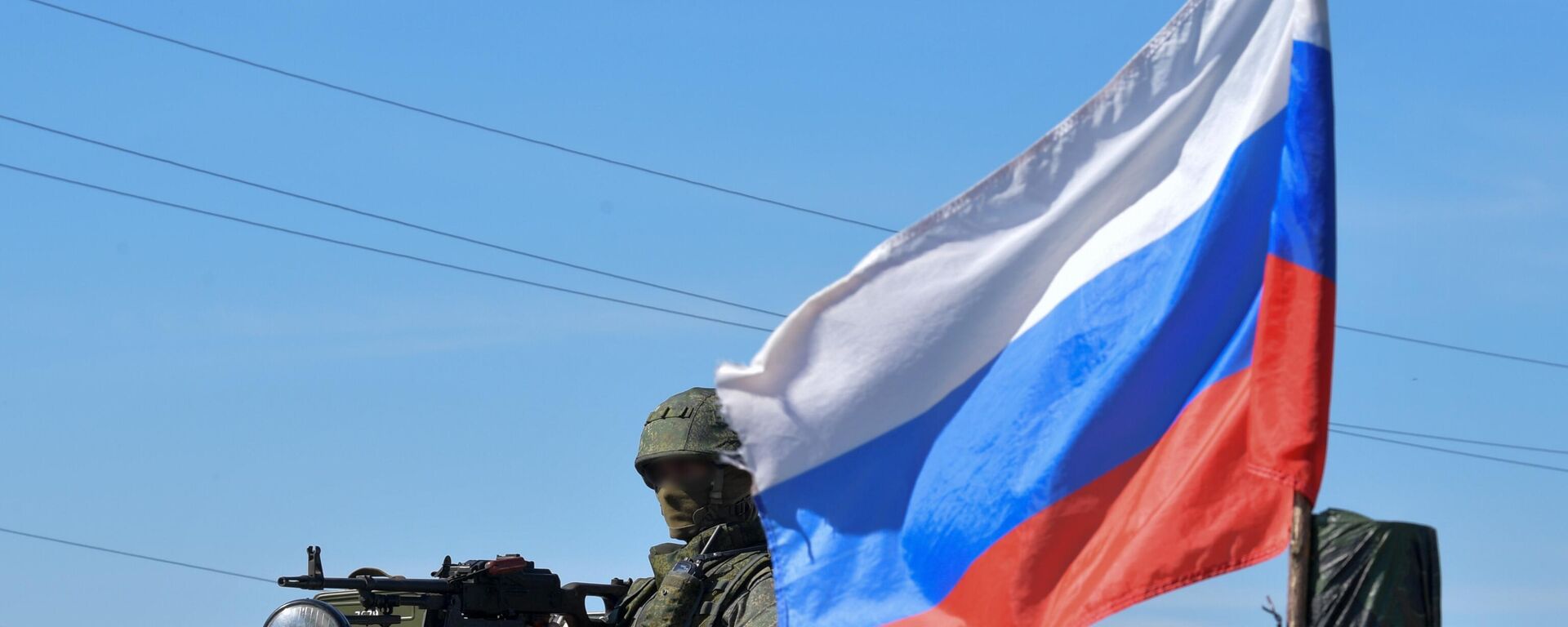 Российский военнослужащий на блокпосту  - Sputnik Узбекистан, 1920, 01.10.2025