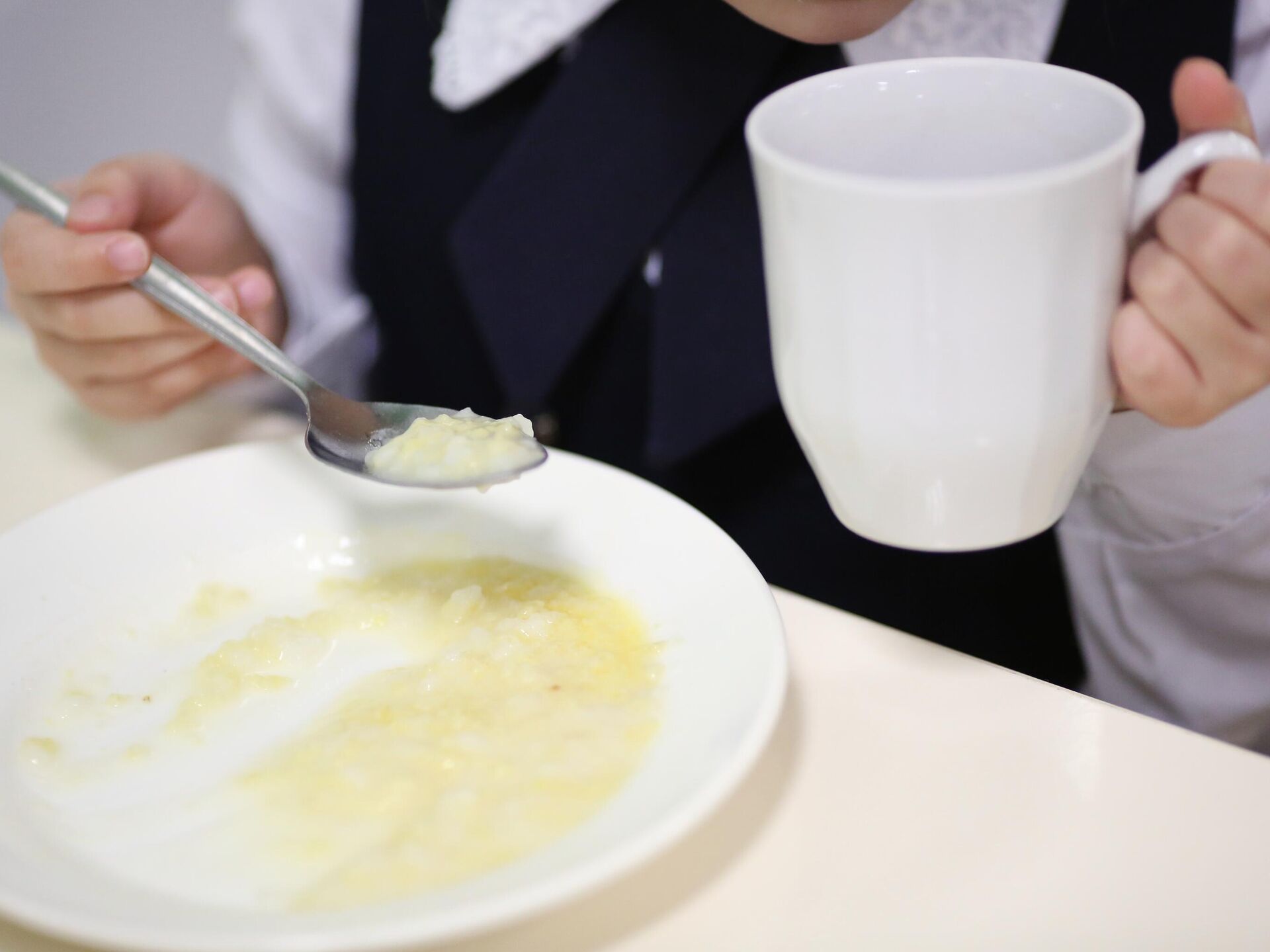 Школьная еда в России. Питание для детей инвалидов. Бесплатное горячее питание. Дети с ОВЗ И школьное питание фото. Питание инвалидов в школе