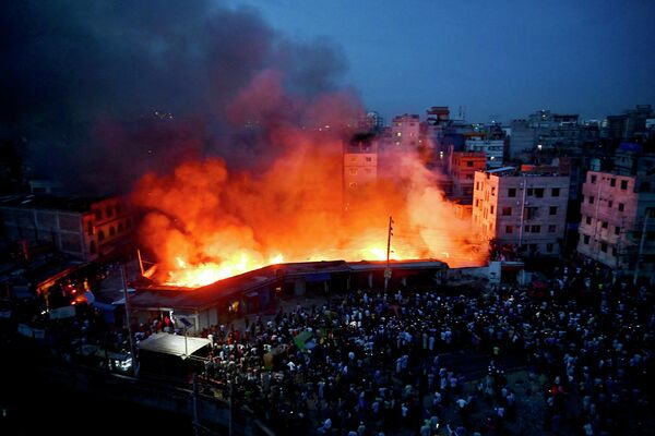 Пожар в трущобах Дакки. - Sputnik Узбекистан
