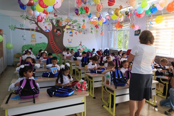 По статистике, в среднем в одном классе в Узбекистане учатся 25 детей. - Sputnik Узбекистан