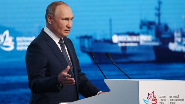 Президент РФ Владимир Путин принял участие в VII Восточном экономическом форуме - Sputnik Ўзбекистон