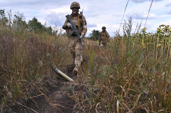 Бойцы ЧВК Вагнер на позициях, отбитых у ВСУ, рядом с Бахмутом в Донецкой области - Sputnik Узбекистан