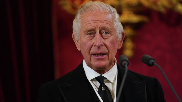 Король Карл III во время церемонии провозглашения монарха в Сент-Джеймсском дворце в Лондоне - Sputnik Ўзбекистон