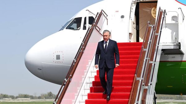 Президент Республики Узбекистан Шавкат Мирзиёев 13 сентября прибыл в Самарканд. Глава государства посетил мавзолей Имама Бухари - Sputnik Узбекистан