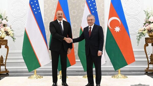Президент Республики Узбекистан Шавкат Мирзиёев провел встречу с Президентом Азербайджанской Республики Ильхамом Алиевым - Sputnik Узбекистан