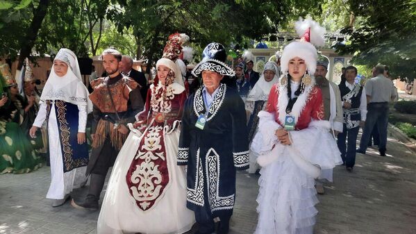 Яркое разнообразие костюмов и образов не оставило гостей равнодушными. - Sputnik Узбекистан
