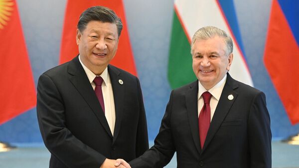 Президент Узбекистана Шавкат Мирзиёев и председатель КНР Си Цзиньпин. - Sputnik Узбекистан