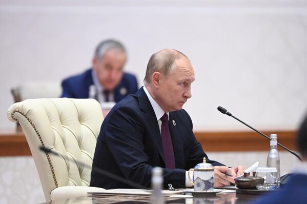 Rossiya prezidenti Vladimir Putin ShHT sammitida, 16-sentabr, 2022-yil, Samarqand.  - Sputnik O‘zbekiston