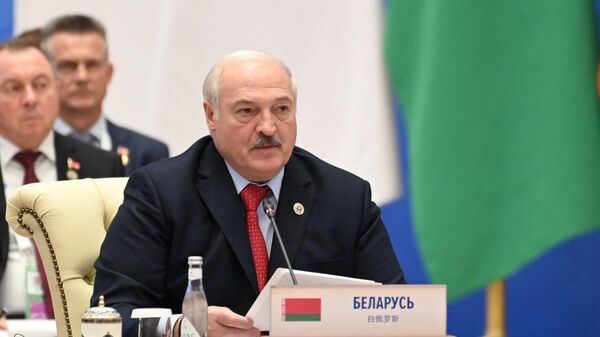 Prezident Belorussii Aleksandr Lukashenko na zasedanii v rasshirennom sostave glav stran - uchastnis Shanxayskoy organizatsii sotrudnichestva (ShOS), glav stran - nablyudateley ShOS, glav priglashennix gosudarstv i glav priglashennix mejdunarodnix organizatsiy. - Sputnik O‘zbekiston