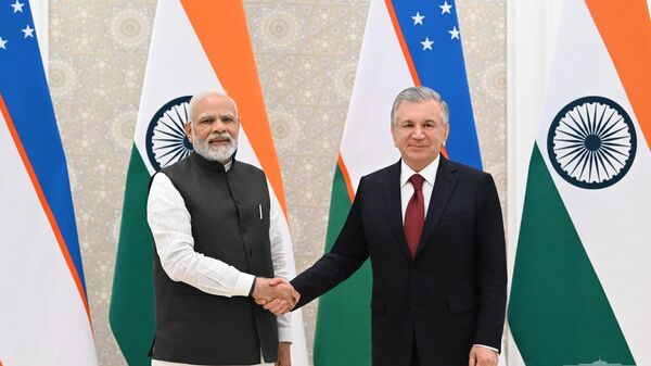 Президент Узбекистан Шавкат Мирзиёев провел встречу с премьер-министром Индии Нарендрой Моди - Sputnik Узбекистан