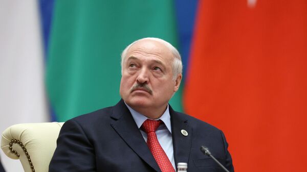 Prezident Belorussii Aleksandr Lukashenko na zasedanii Soveta glav stran-uchastnis ShOS v rasshirennom sostave v Samarkande, Uzbekistan - Sputnik O‘zbekiston