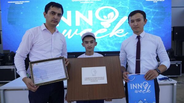 Ахрорбек Фарходов на выставке InnoWeek-2022 - Sputnik Узбекистан