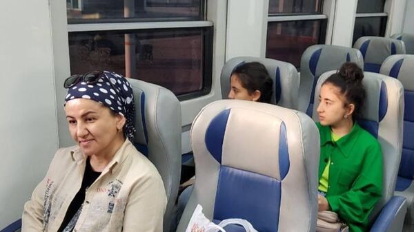 В Узбекистане запустили поезд по маршруту Ташкент — Чирчик — Ходжикент - Sputnik Узбекистан