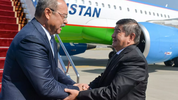 Премьер-министр Узбекистана Абдулла Арипов прибыл в Кыргызстан с рабочей поездкой - Sputnik Узбекистан
