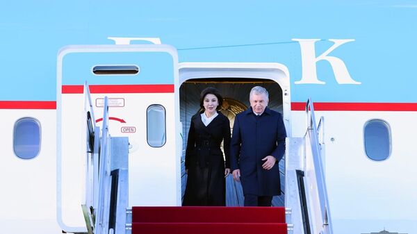 Президент Шавкат Мирзиёев с супругой третьего октября прибыл с официальным визитом в Будапешт - Sputnik Узбекистан