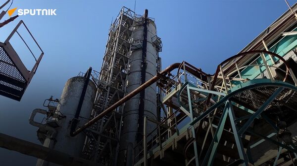 Результаты модернизации: Ферганский НПЗ сможет производить собственный бензин - Sputnik Узбекистан