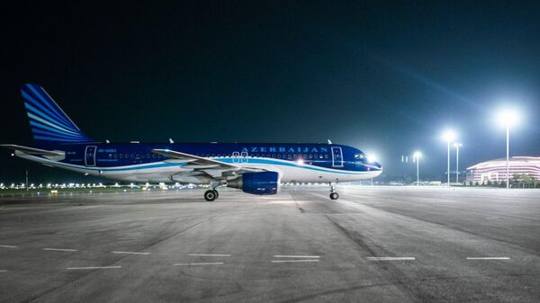 Азербайджанская авиакомпания AZAL совершила первый рейс из Баку в Самарканд - Sputnik Ўзбекистон