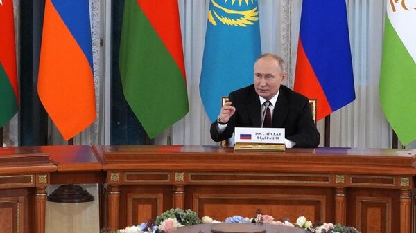 Президент РФ В. Путин принял участие в неформальной встрече руководителей стран - участниц СНГ - Sputnik Узбекистан