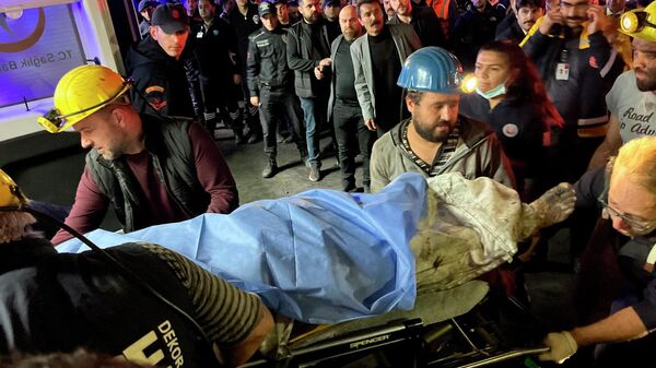 Ситуация на угольной шахте в турецкой Амасре, где, в результате взрыва, погибли десятки шахтеров - Sputnik Ўзбекистон