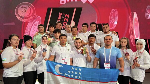 Тяжелоатлеты Узбекистана завершили чемпионат Азии на первом месте в общекомандном зачете - Sputnik Узбекистан