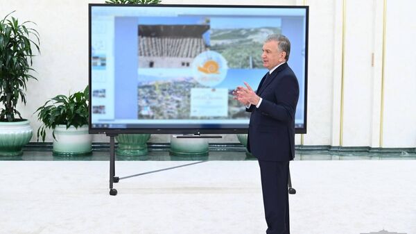 Шавкат Мирзиёев ознакомился с презентацией проектов строительства ряда объектов. - Sputnik Ўзбекистон