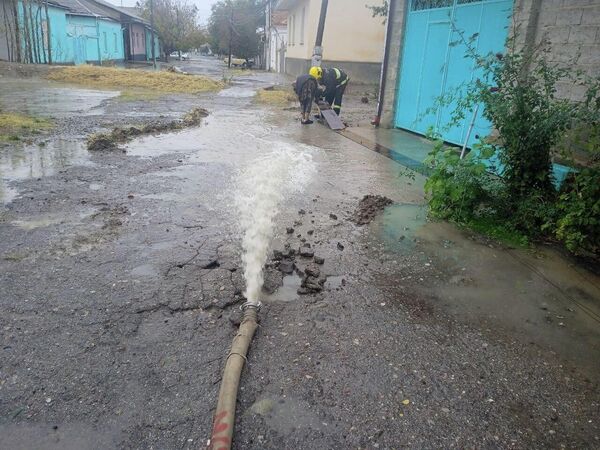 Затопленные улицы в Самаркандской области. - Sputnik Узбекистан