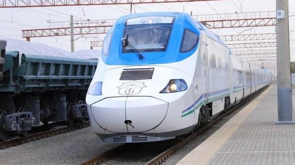 Скоростной поезд Афросиеб - Sputnik Узбекистан