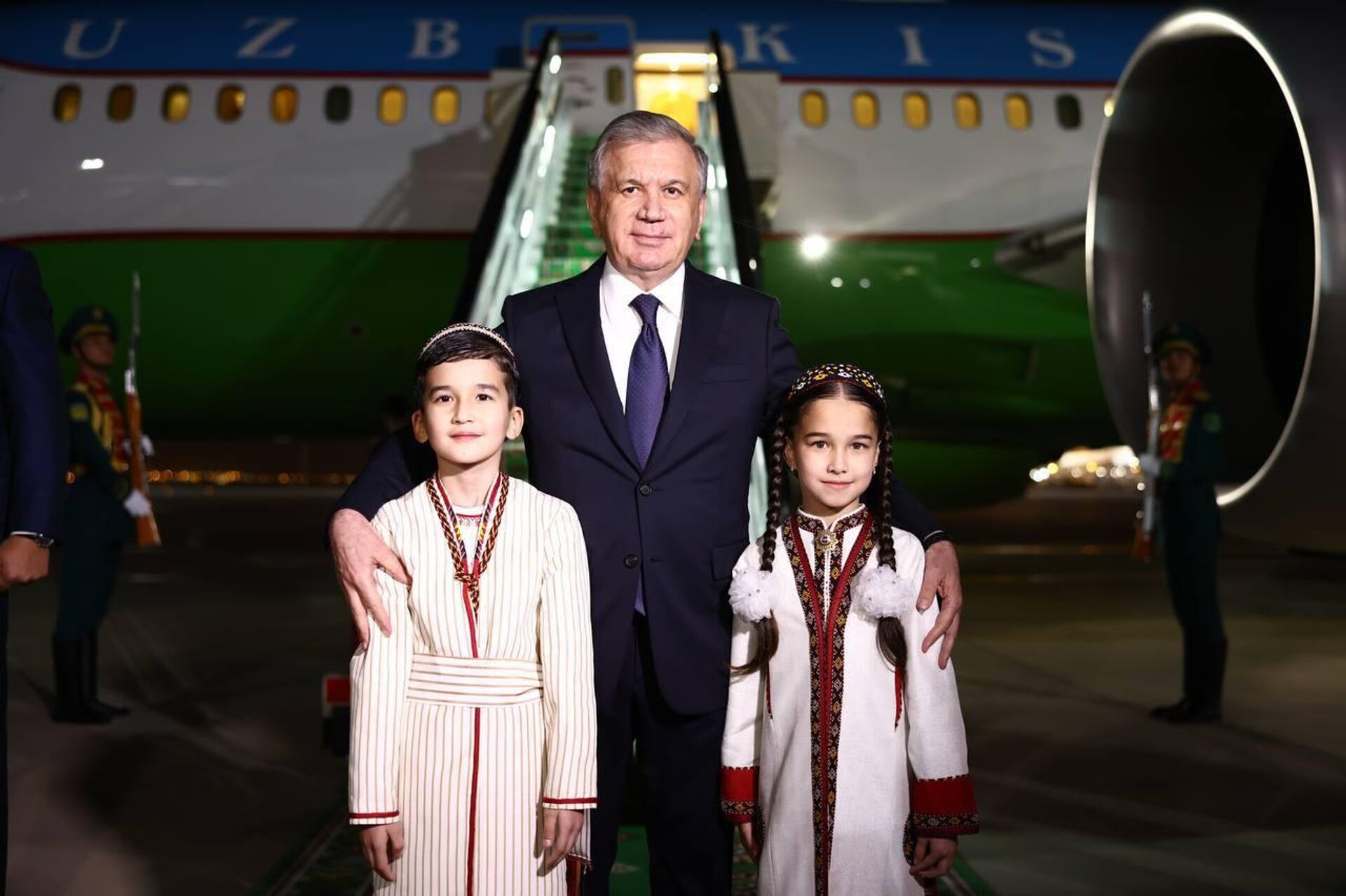 Президент Узбекистана Шавкат Мирзиёев прибыл в Туркменистан - Sputnik Узбекистан, 1920, 20.10.2022