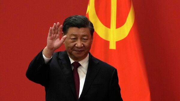 Си Цзиньпин после избрания генсеком Компартии Китая на третий срок - Sputnik Узбекистан