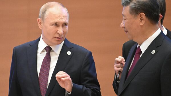 Vladimir Putin i Si Szinpin, arxivnoe foto - Sputnik O‘zbekiston