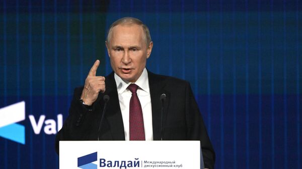Prezident RF V. Putin prinyal uchastie v zasedanii Mejdunarodnogo diskussionnogo kluba Valday - Sputnik O‘zbekiston