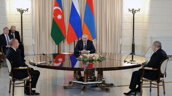 Трехсторонние переговоры президента РФ, президента Азербайджана и премьер-министра Армении - Sputnik Узбекистан