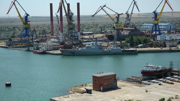 Вид на судостроительный завод Залив в Керчи из вертолета - Sputnik Узбекистан