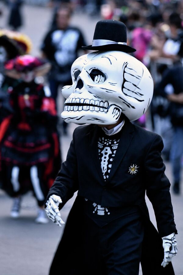 Шествие в честь Дня мертвых в Мехико. - Sputnik Узбекистан