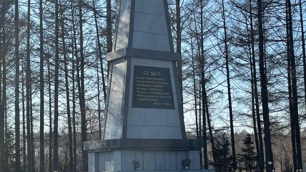 Памятники советским воинам в китайских городах Тунцзян и Дуннин - Sputnik Ўзбекистон