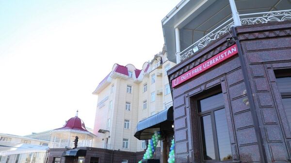 В гостинице Alexander Hotel Самарканда откроется первый магазин беспошлинной торговли,действующий на внутренней территории,для иностранцев, посещающих Республику Узбекистан.  - Sputnik Ўзбекистон