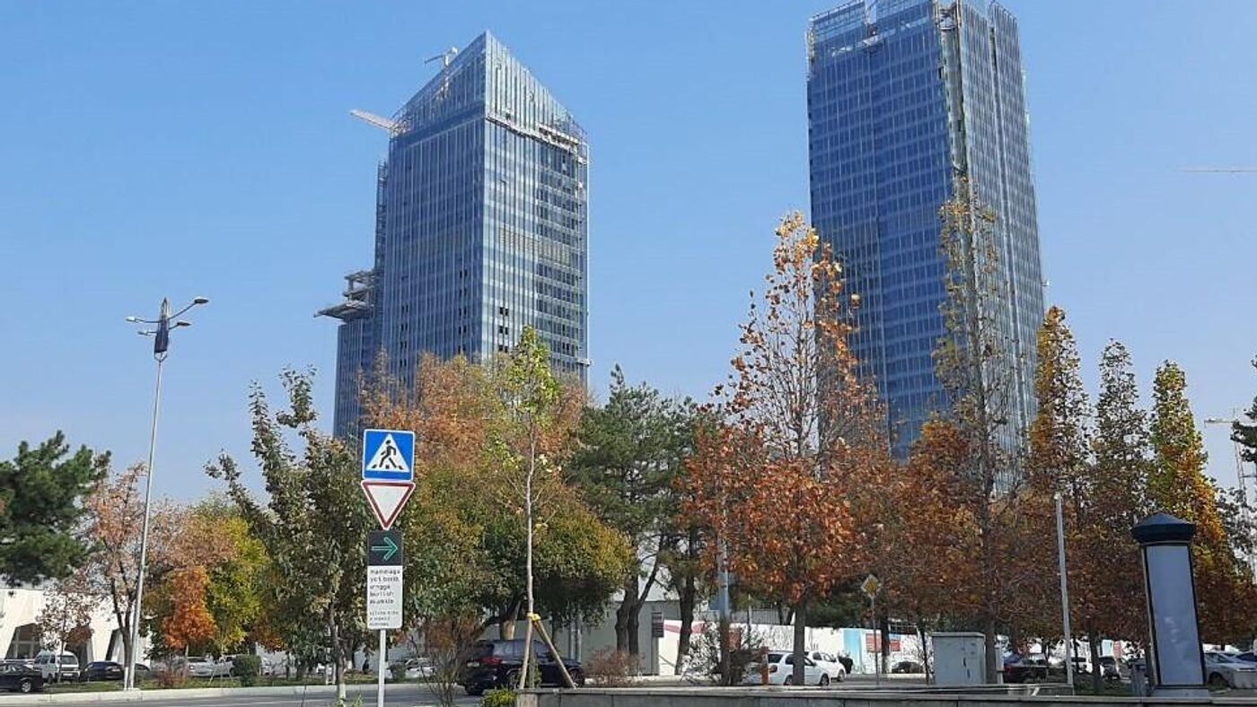 Xonanda Yasemin bilan ogzaki va anal jinsiy aloqa