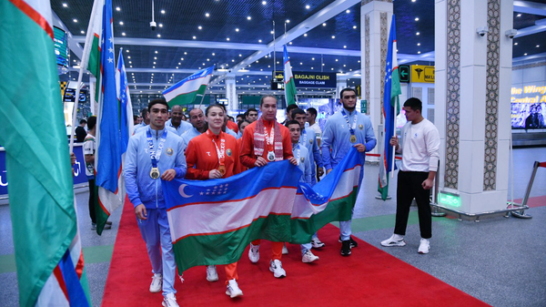  Мужская сборная Узбекистана заняла первое место в общекомандном зачете на чемпионате Азии по боксу среди взрослых - Sputnik Узбекистан