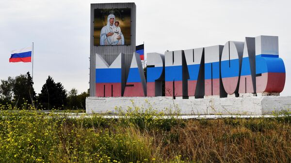 Стела при въезде в Мариуполь - Sputnik Узбекистан