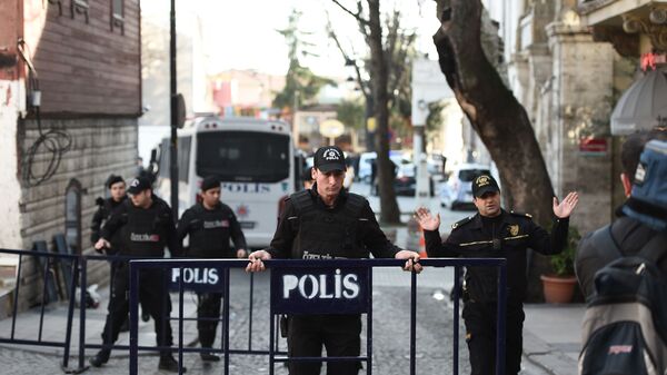 Турецкие полицейские в Стамбуле, архивное фото - Sputnik Ўзбекистон