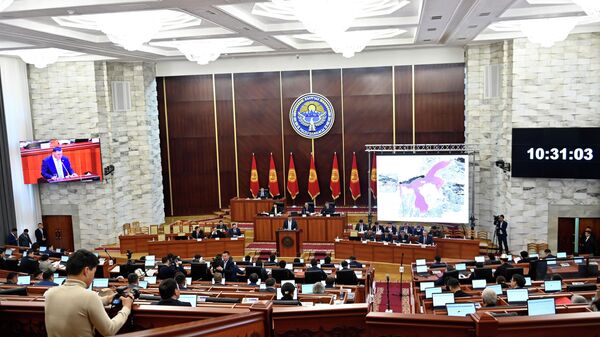 Обсуждение законопроектов относительно отдельных участков кыргызско-узбекской границы в Жогорку Кенеше - Sputnik Ўзбекистон