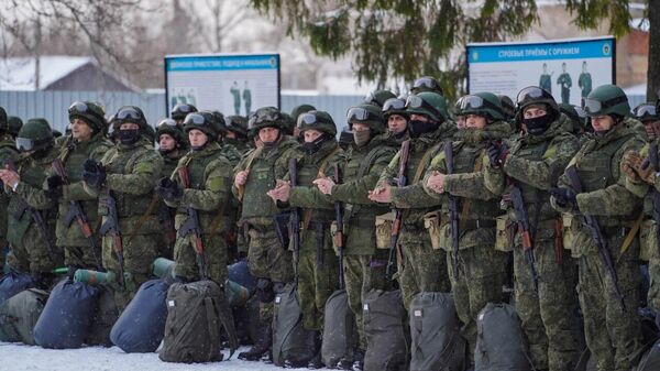 Российские военные перед отправкой на зону спецоперации - Sputnik Ўзбекистон