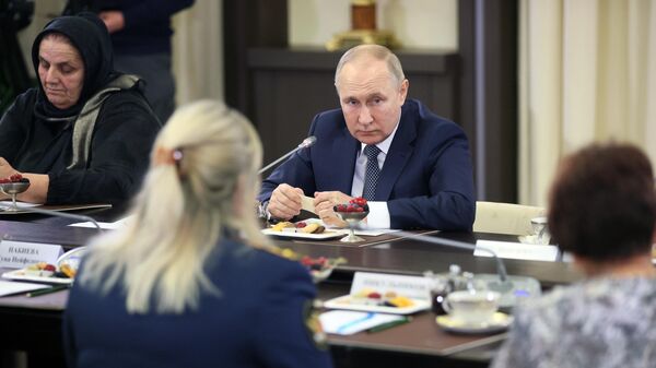 Президент РФ В. Путин встретился с матерями военнослужащих — участников СВО - Sputnik Узбекистан