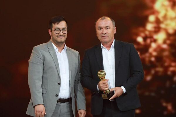 Nagrajdenie luchshix v sfere uzbekskogo futbola  - Sputnik O‘zbekiston