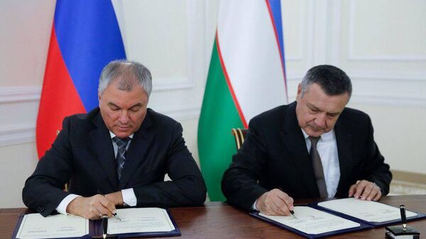 Вячеслав Володин и Нуриддин Исмоилов подписали Регламент Межпарламентской комиссии по сотрудничеству - Sputnik Узбекистан