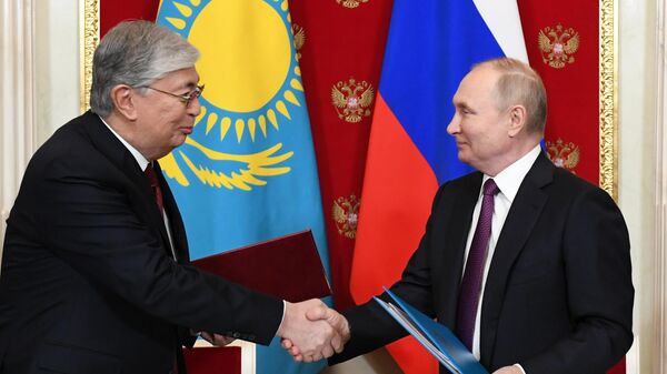 Prezident RF V. Putin i prezident Kazaxstana K.-J. Tokayev. Arxivnoe foto - Sputnik O‘zbekiston
