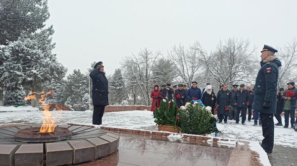 Церемония возложения цветов на Волгоградском мемориальном комплексе в Ташкенте - Sputnik Узбекистан