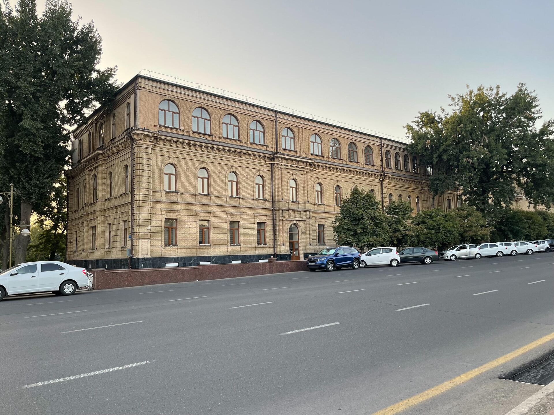 Гимназия в Ташкенте. - Sputnik Узбекистан, 1920, 07.12.2022